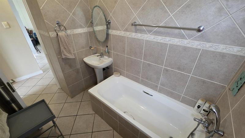 2 Bedroom Property for Sale in Reebok Western Cape
